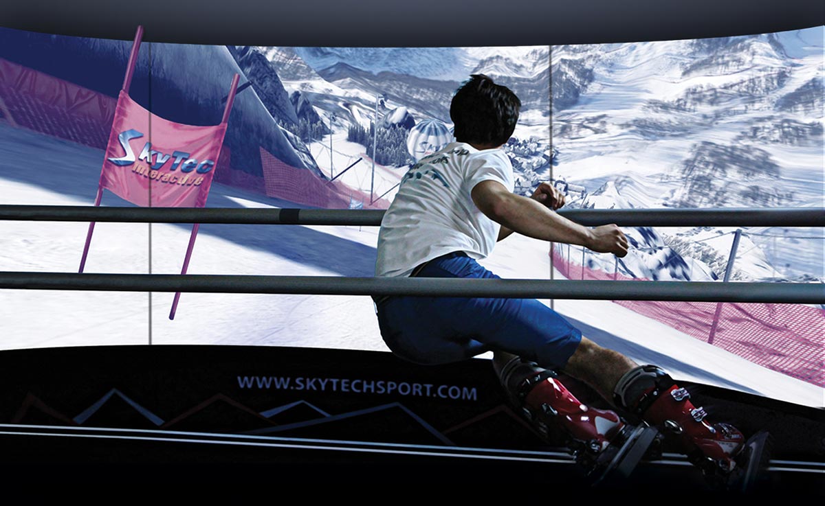 Simulador de ski con pantalla panorámica inmersiva